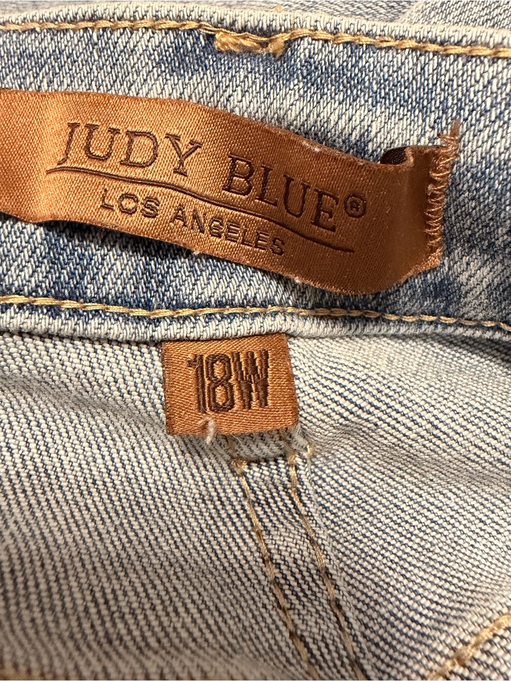 Judy Blue Light Wash barrel jeans - Picture 4 of 5